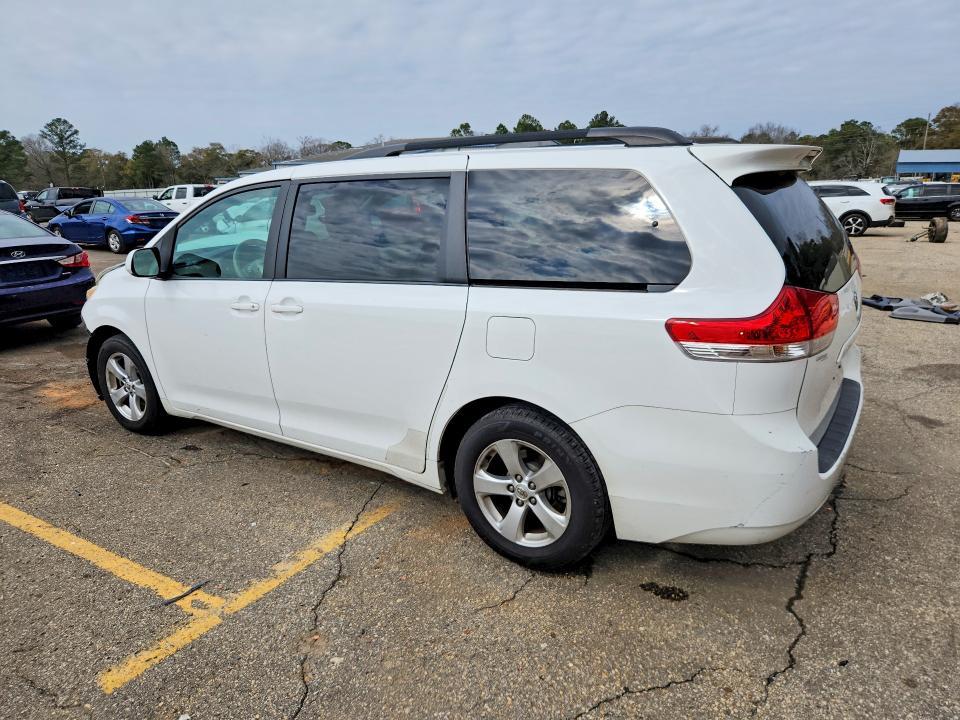 2013 Toyota Sienna le