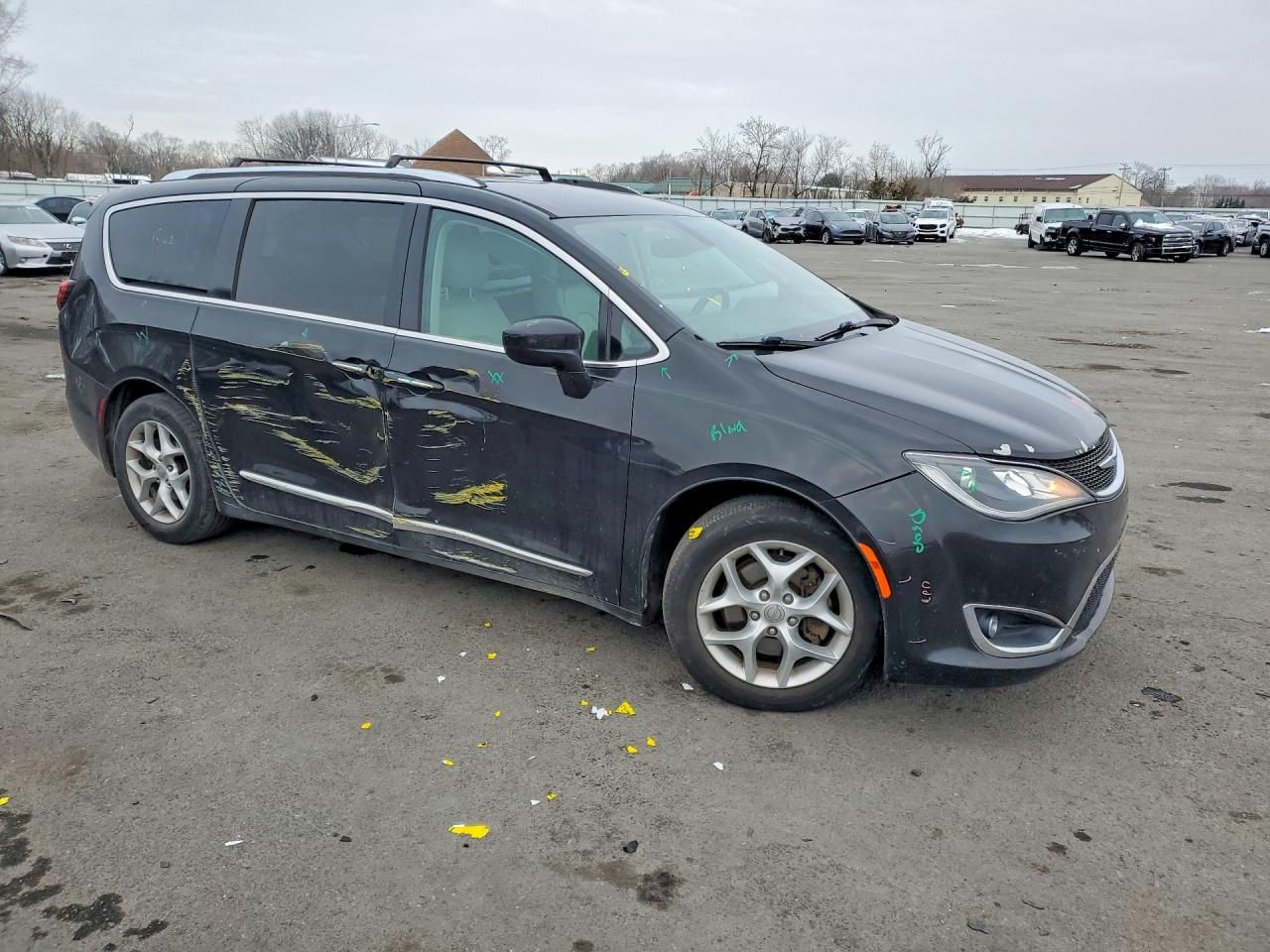 2017 Chrysler Pacifica Touring l Plus