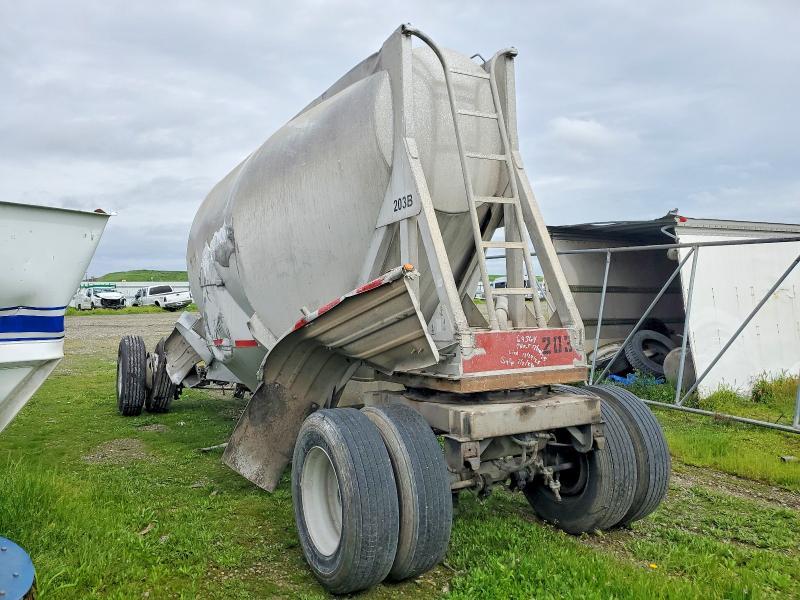 1986 J & L Pneumatic dry Bulk Trailer