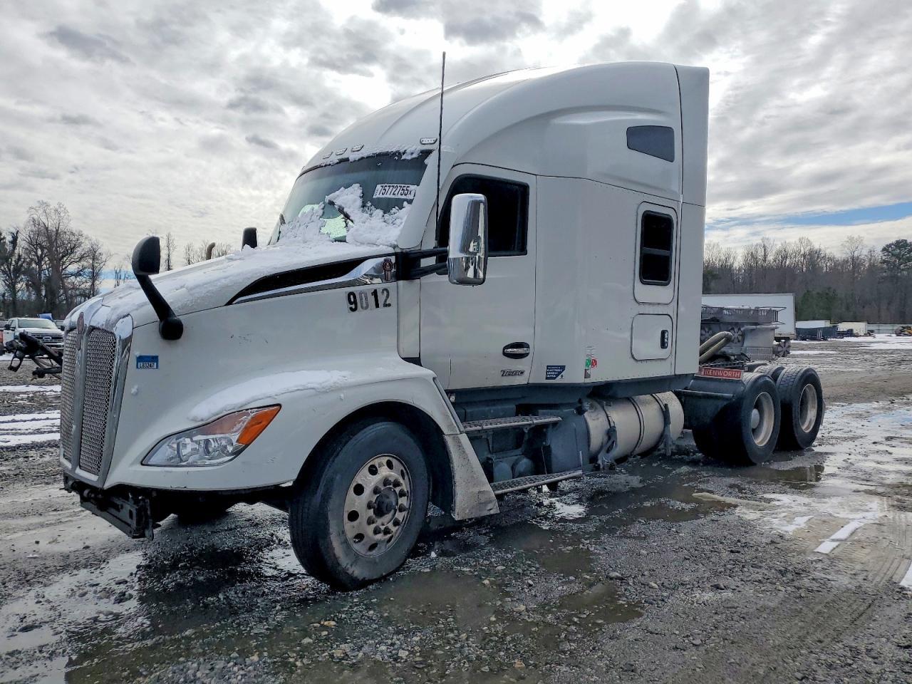 2023 Kenworth T680 Semi Truck