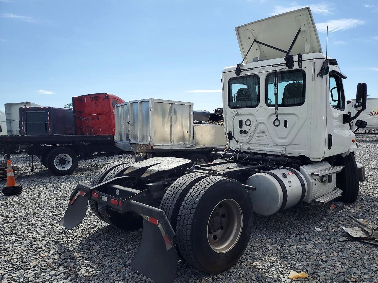 2020 Freightliner Cascadia 113 Semi Truck