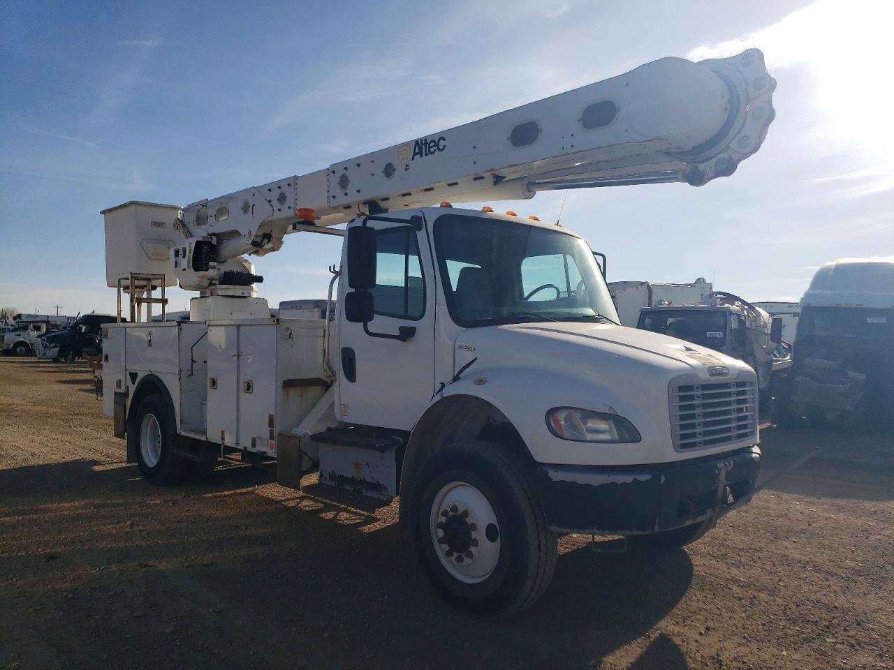 2015 Freigliner 2015 Freightliner Business Class M2 Bucket Truck