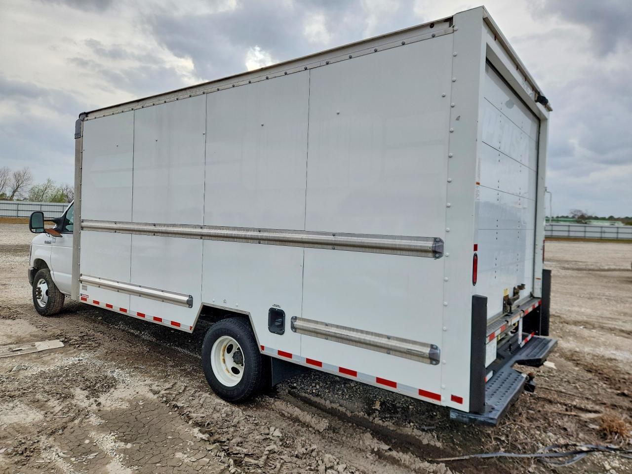 2022 Ford E350 BOX Truck
