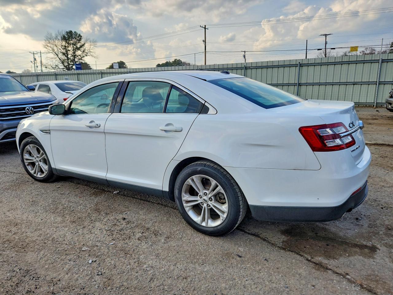 2016 Ford Taurus se