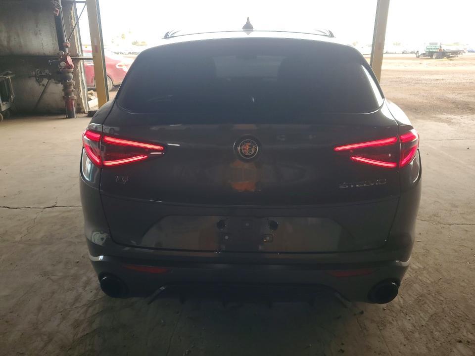 2022 Alfa Romeo Stelvio ti