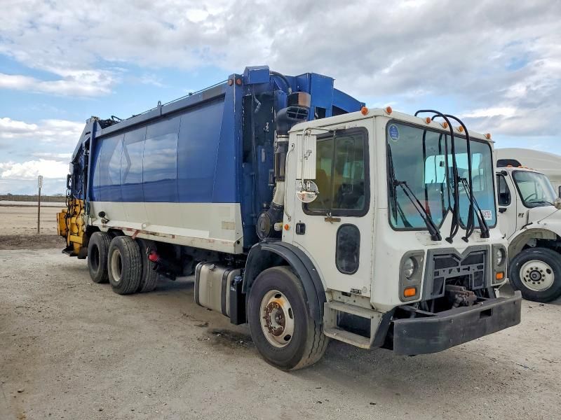 2011 Mack Mru613 Refuse Truck