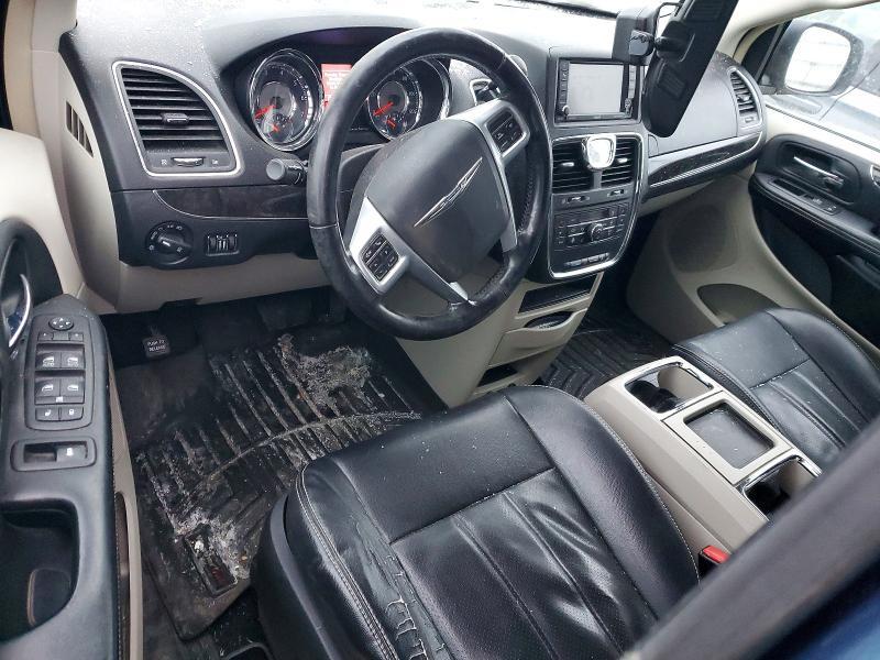 2012 Chrysler Town & Country Touring l