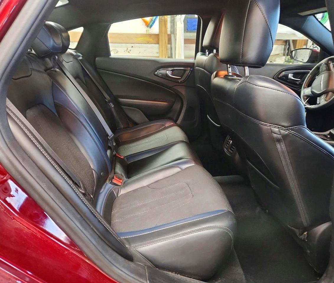 2015 Chrysler 200 s
