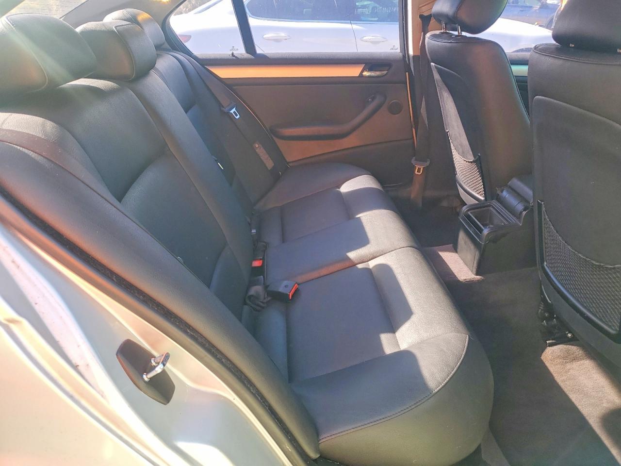 2003 BMW 325 i