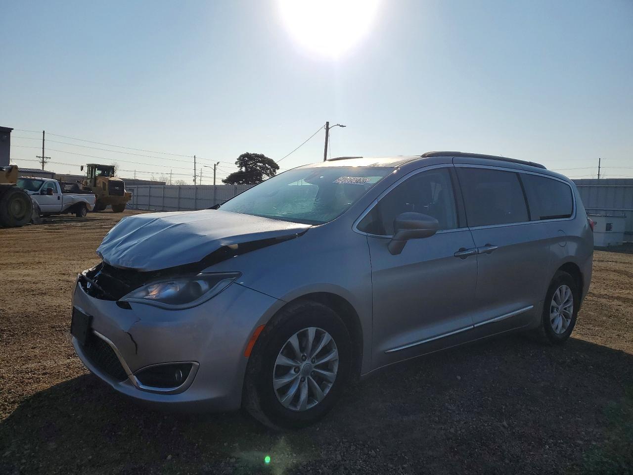 2017 Chrysler Pacifica Touring l