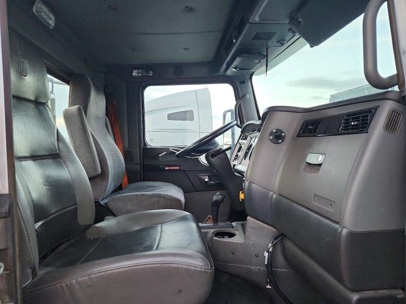 2015 Kenworth T400 Semi Truck