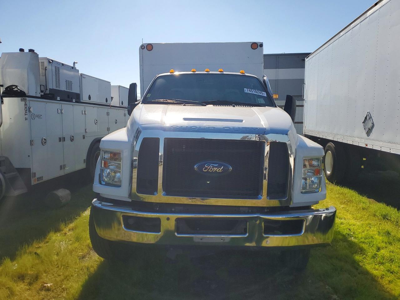 2016 Ford F750 Super Duty Chipper Truck