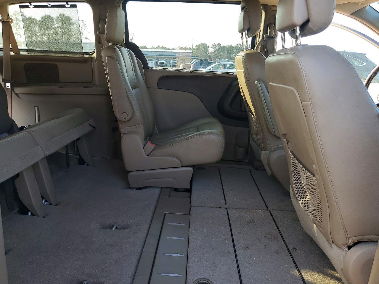 2012 Chrysler Town & Country Touring l