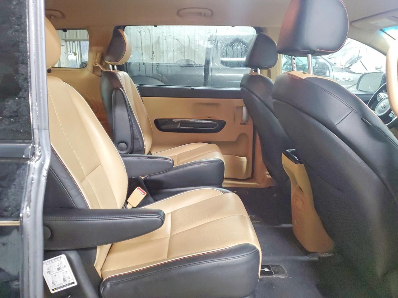 2015 KIA Sedona sx