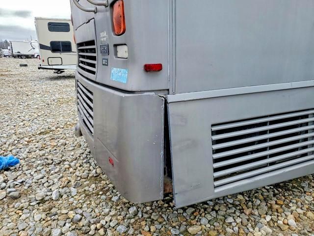 2002 Freightliner Chassis x Line Motor Home