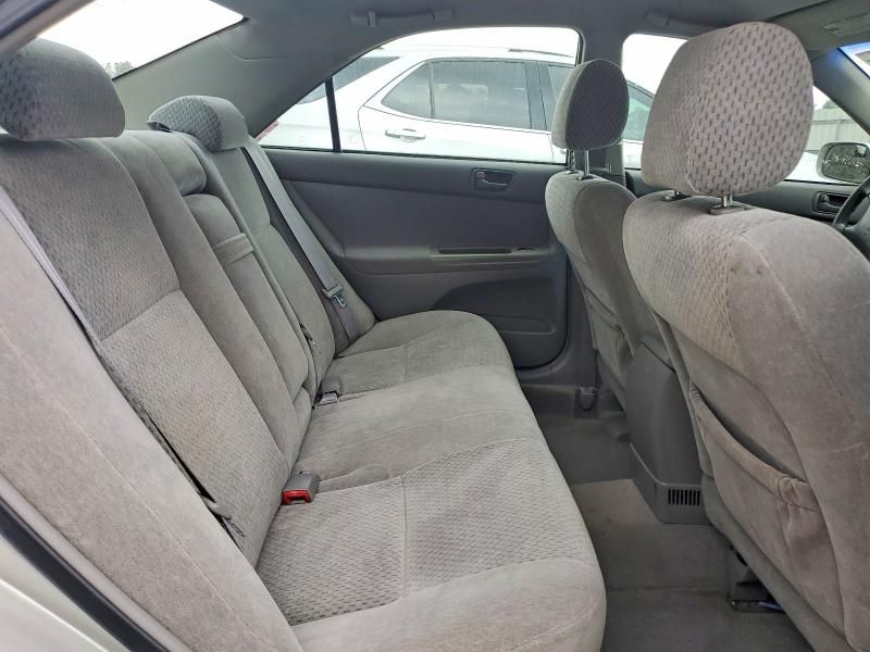 2004 Toyota Camry le