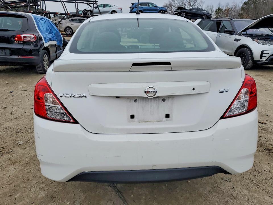 2018 Nissan Versa sv