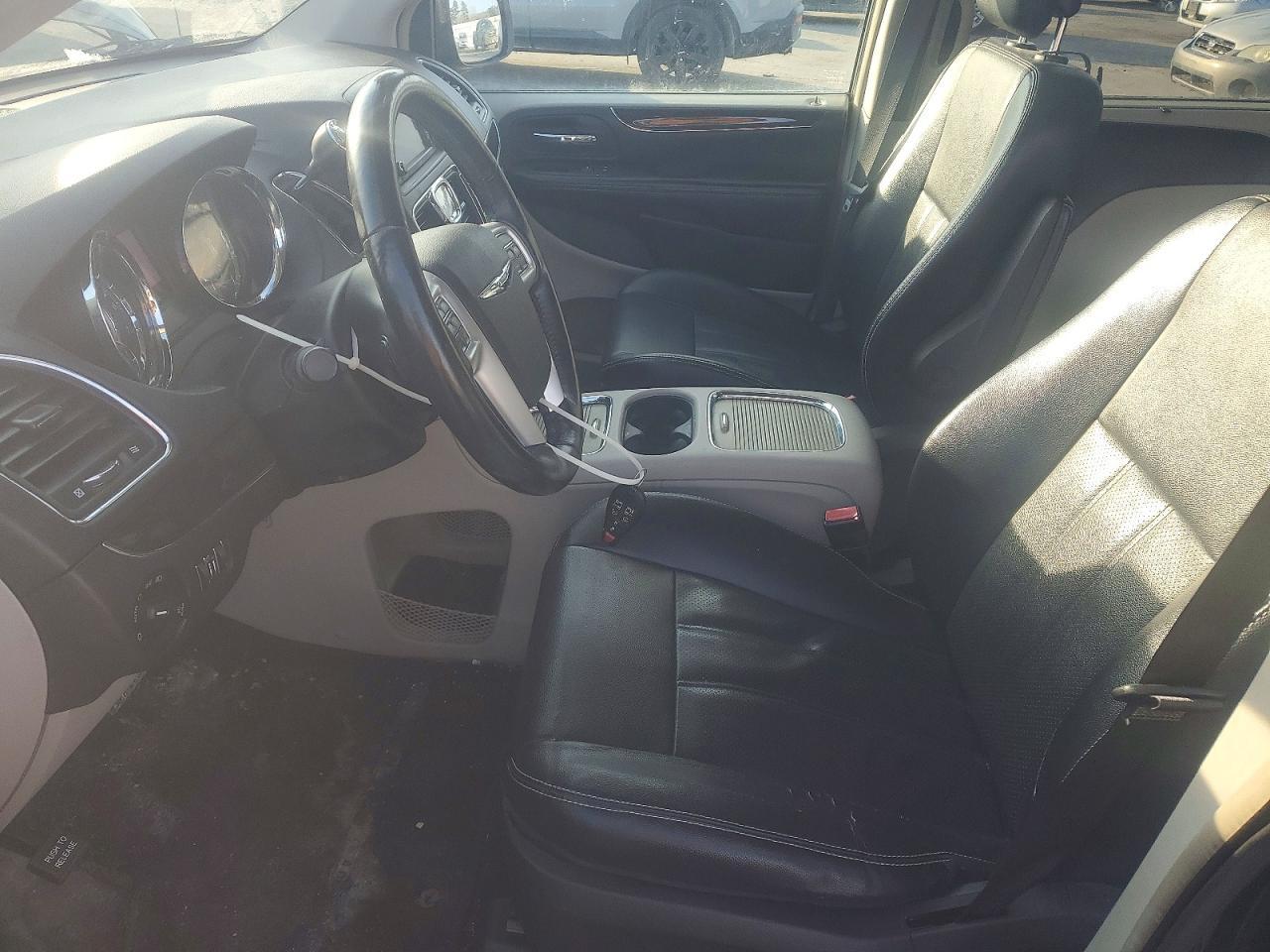 2015 Chrysler Town & Country Touring l