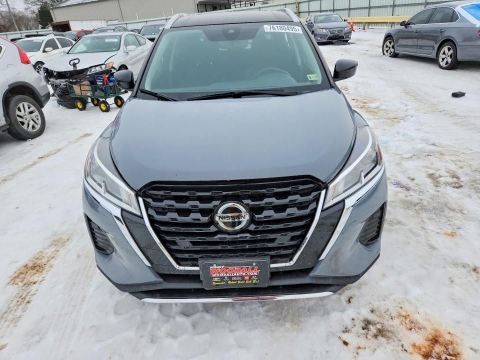 2021 Nissan Kicks sv