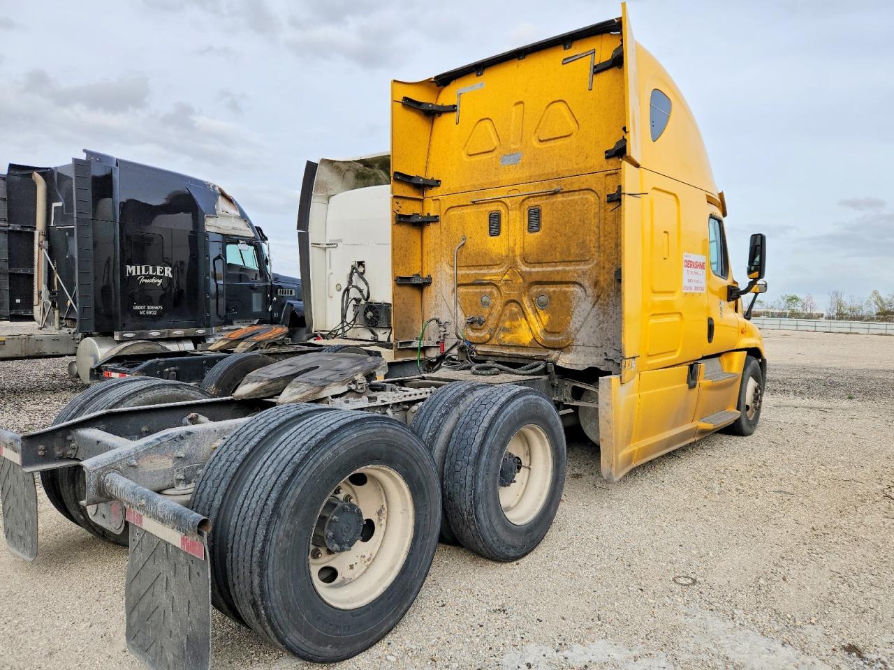 2014 Freightliner Cascadia Semi Truck