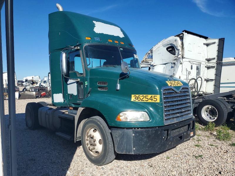 2017 Mack CXU613 Semi Truck