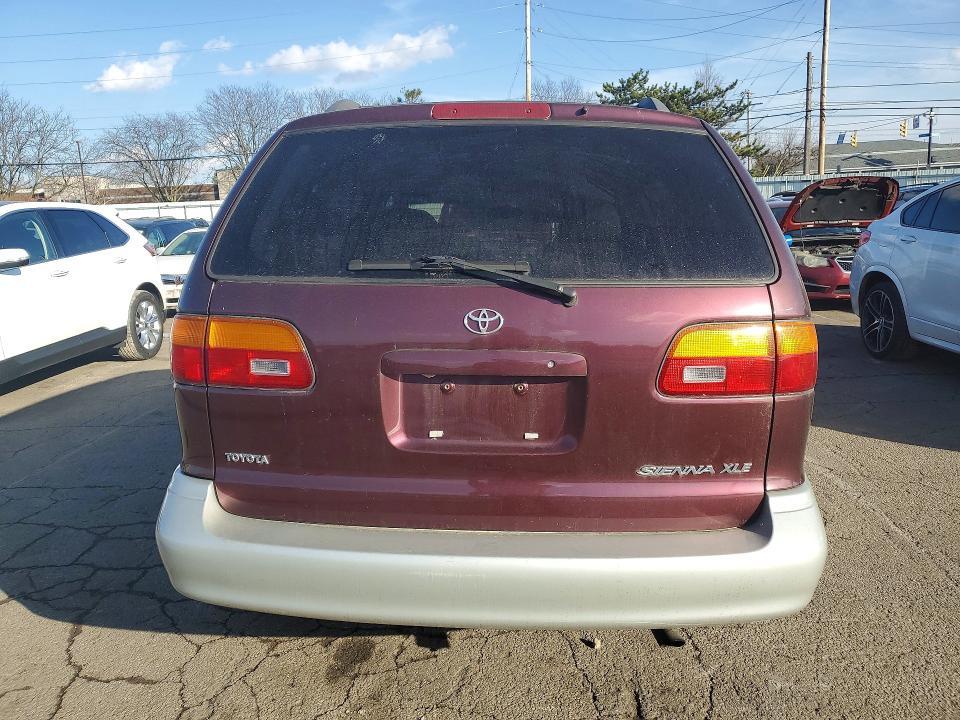 2000 Toyota Sienna xle