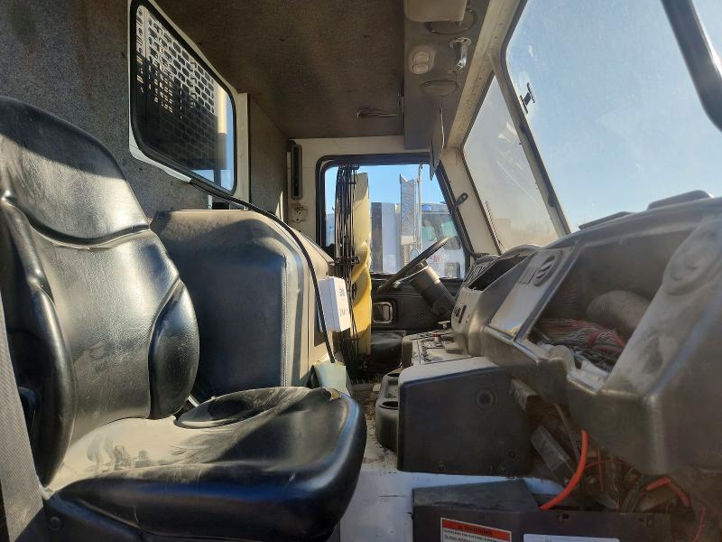 2015 Crane Carrier Low Entry