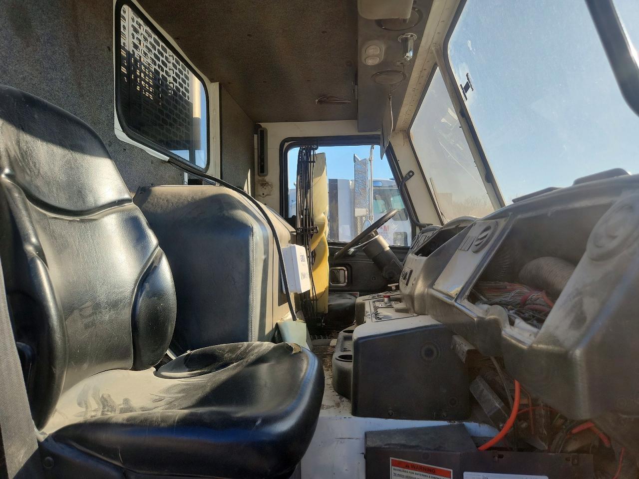 2015 Crane Carrier Low Entry