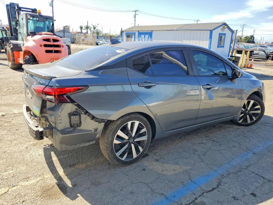 2021 Nissan Versa sr