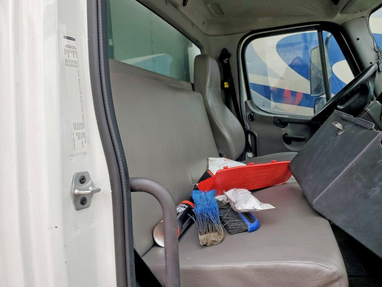2019 Freigliner 2019 Freightliner M2 106 MED-BOX Truck