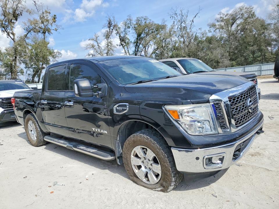 2017 Nissan Titan sv