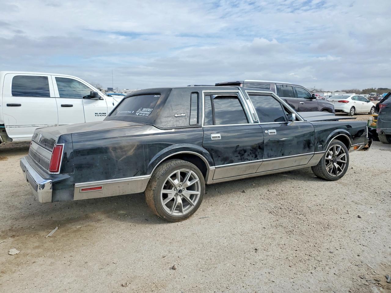 1988 Lincoln Town car Signature
