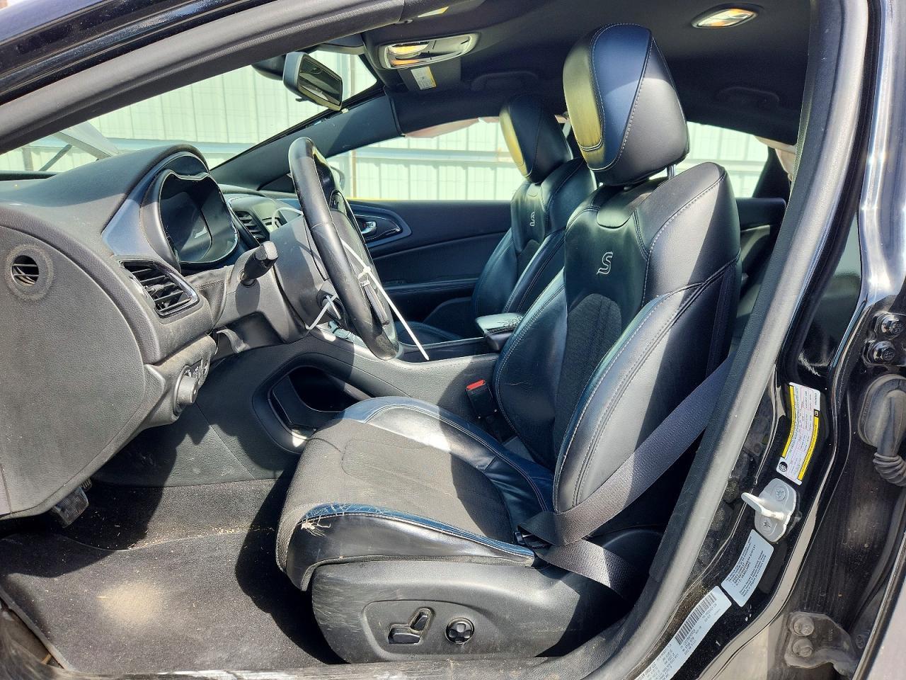 2015 Chrysler 200 s