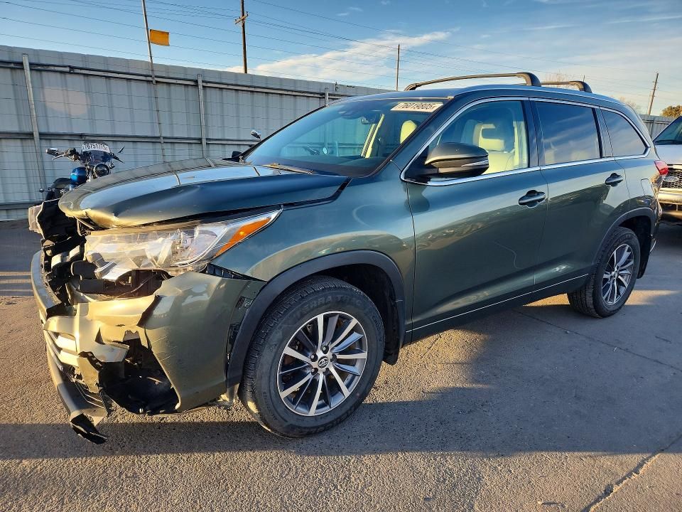 2017 Toyota Highlander se