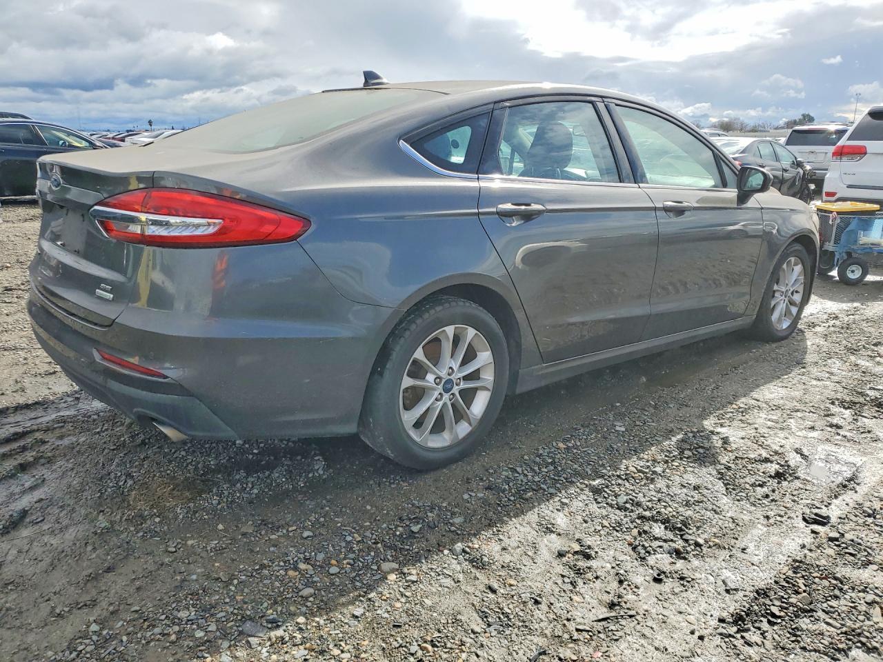2020 Ford Fusion se