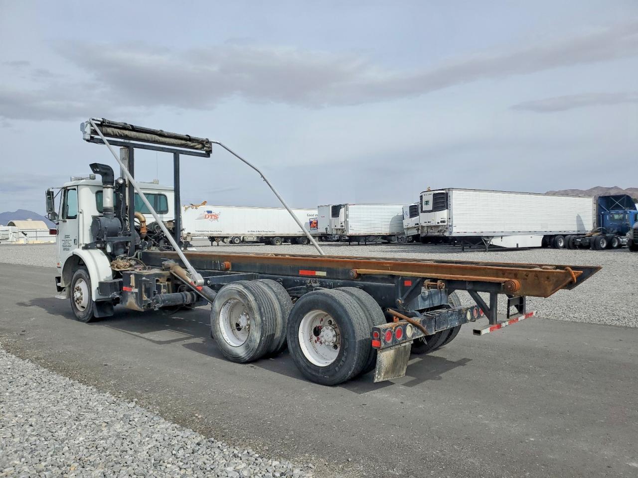 2003 Volvo Xpeditor wx Roll-off Container Truck