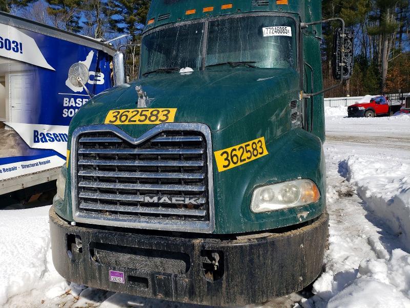 2017 Mack CXU613 Semi Truck