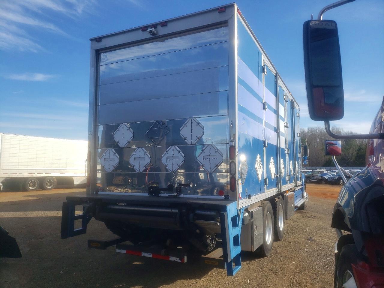 2014 Peterbilt 382 Delivery Truck