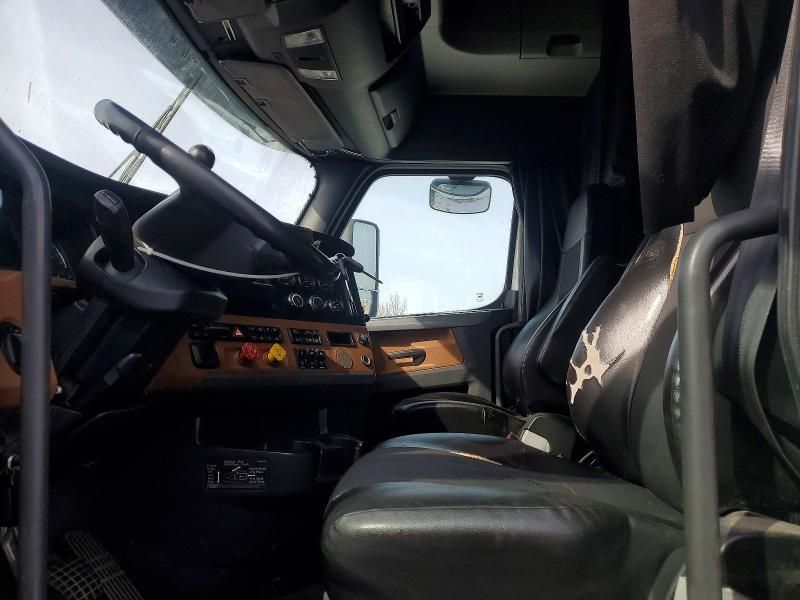 2020 Freightliner Cascadia 126 Semi Truck