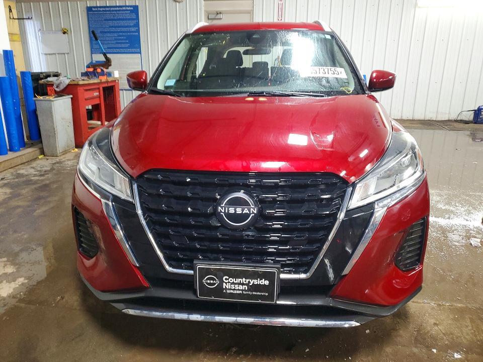 2022 Nissan Kicks sv