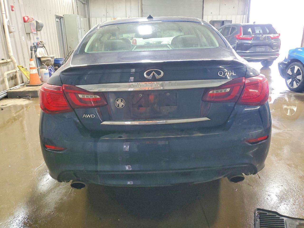 2017 Infiniti Q70 3.7
