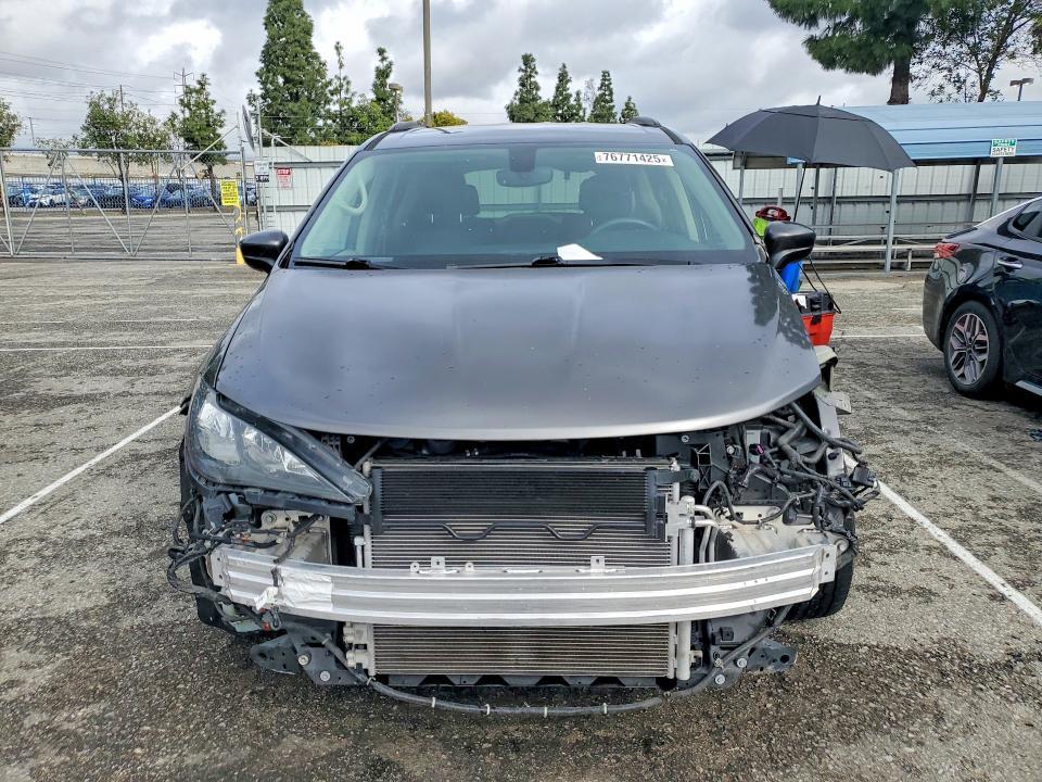 2020 Chrysler Voyager lxi