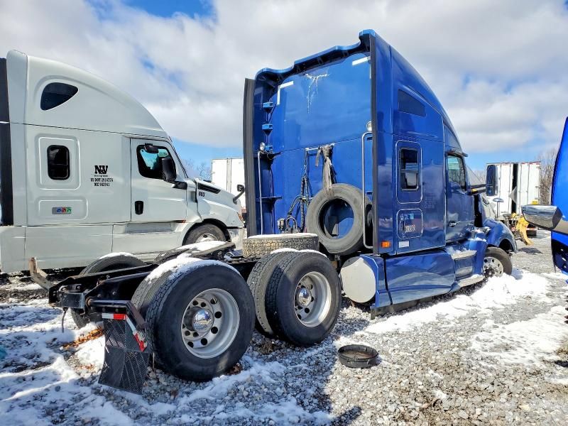 2017 Kenworth T680 Semi Truck