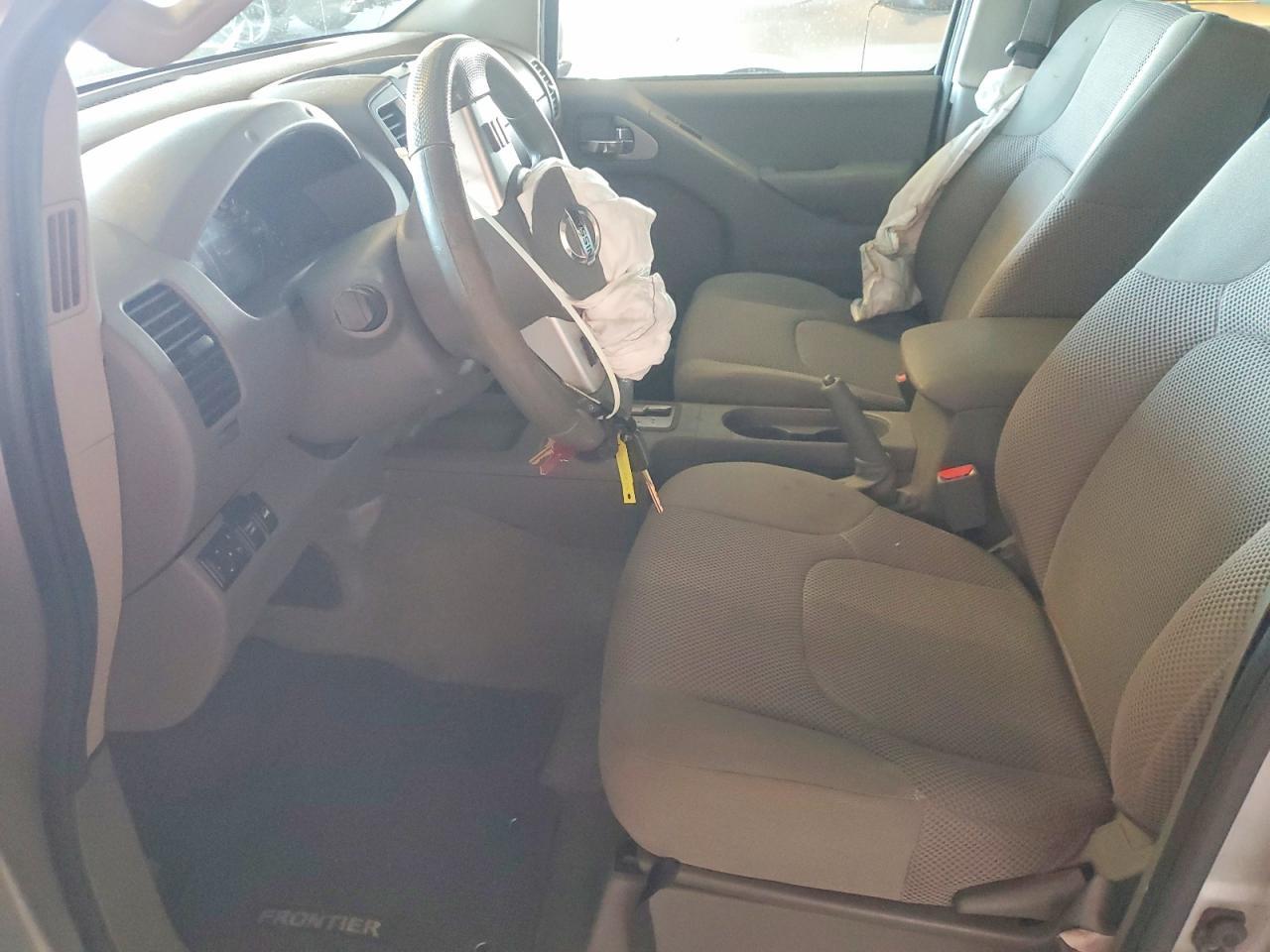2016 Nissan Frontier s