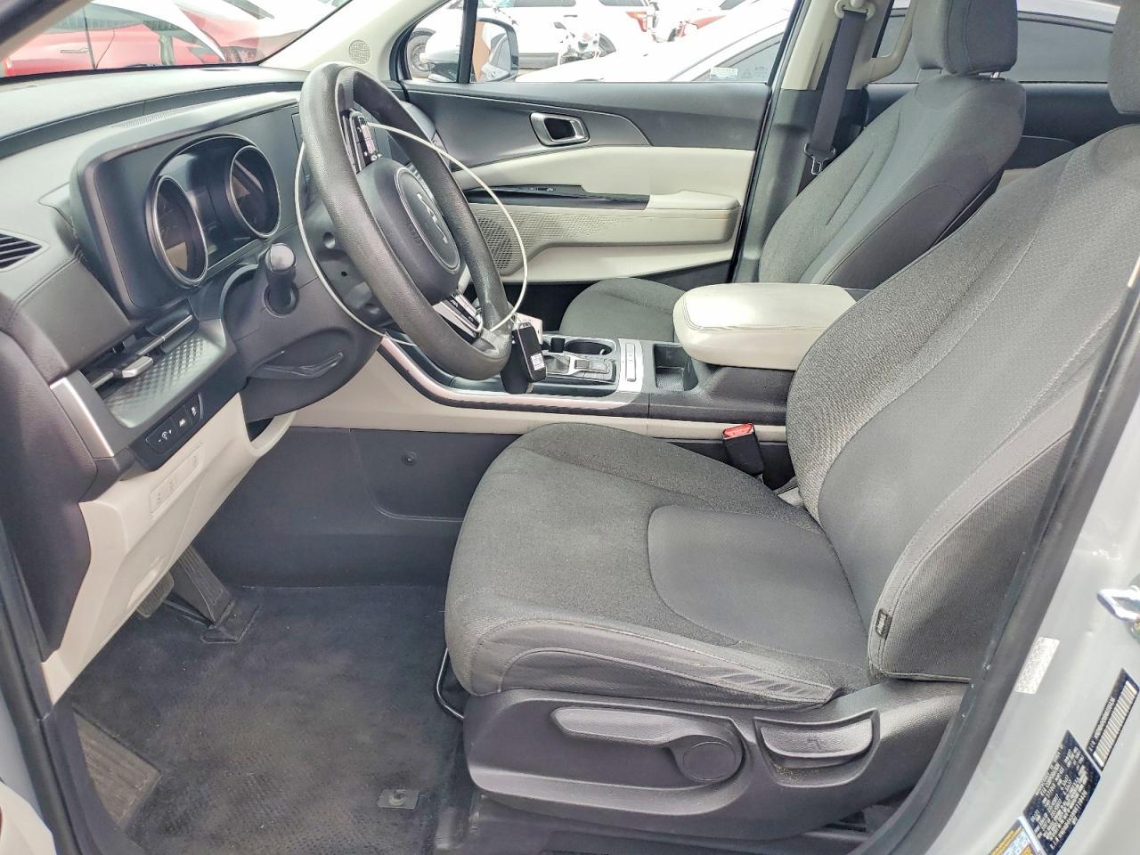 2022 KIA Carnival lx