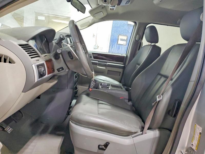 2010 Chrysler Town & Country Touring