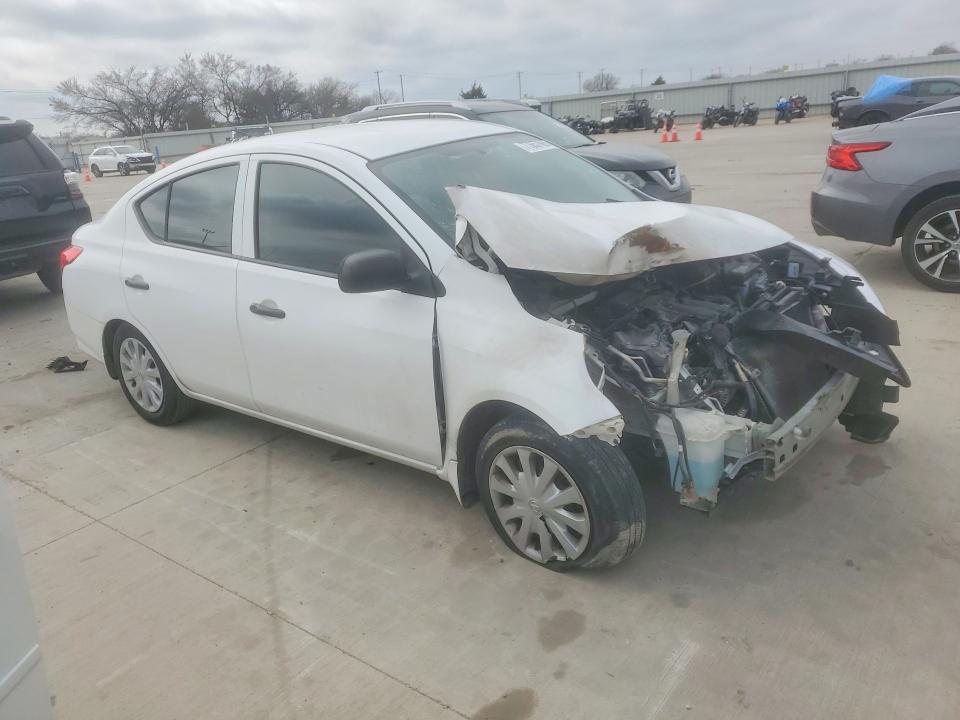 2015 Niss Versa 1.6 s