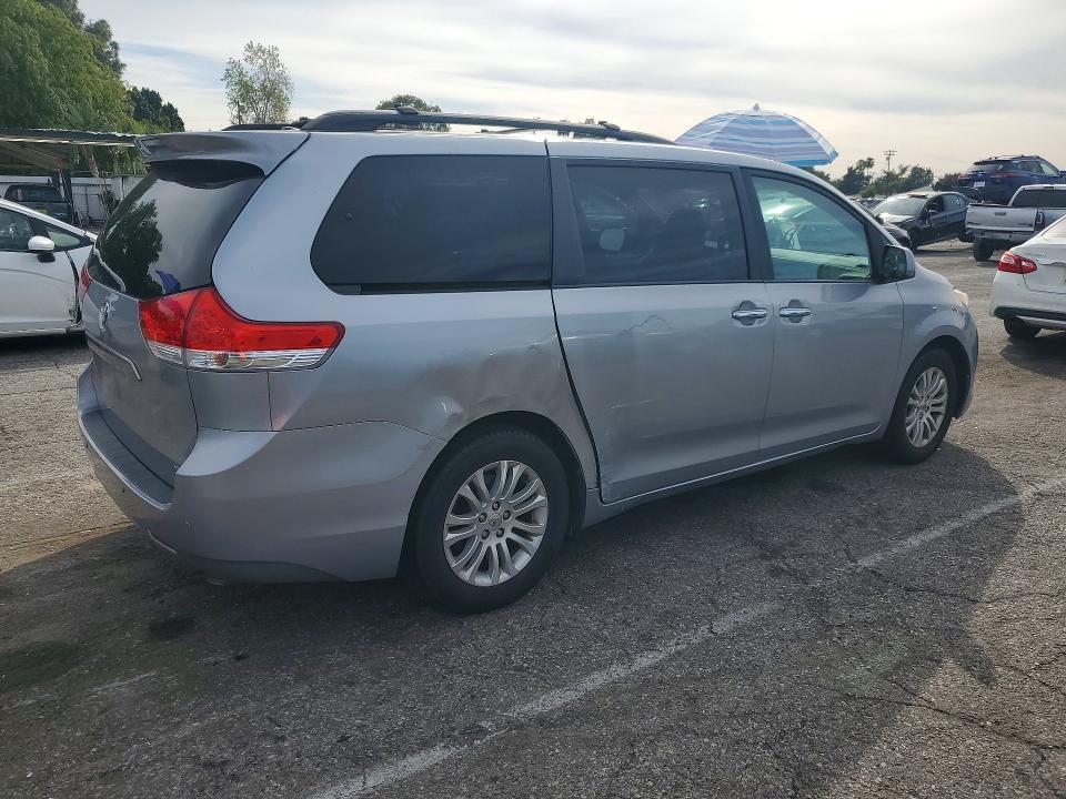 2011 Toyota Sienna xle