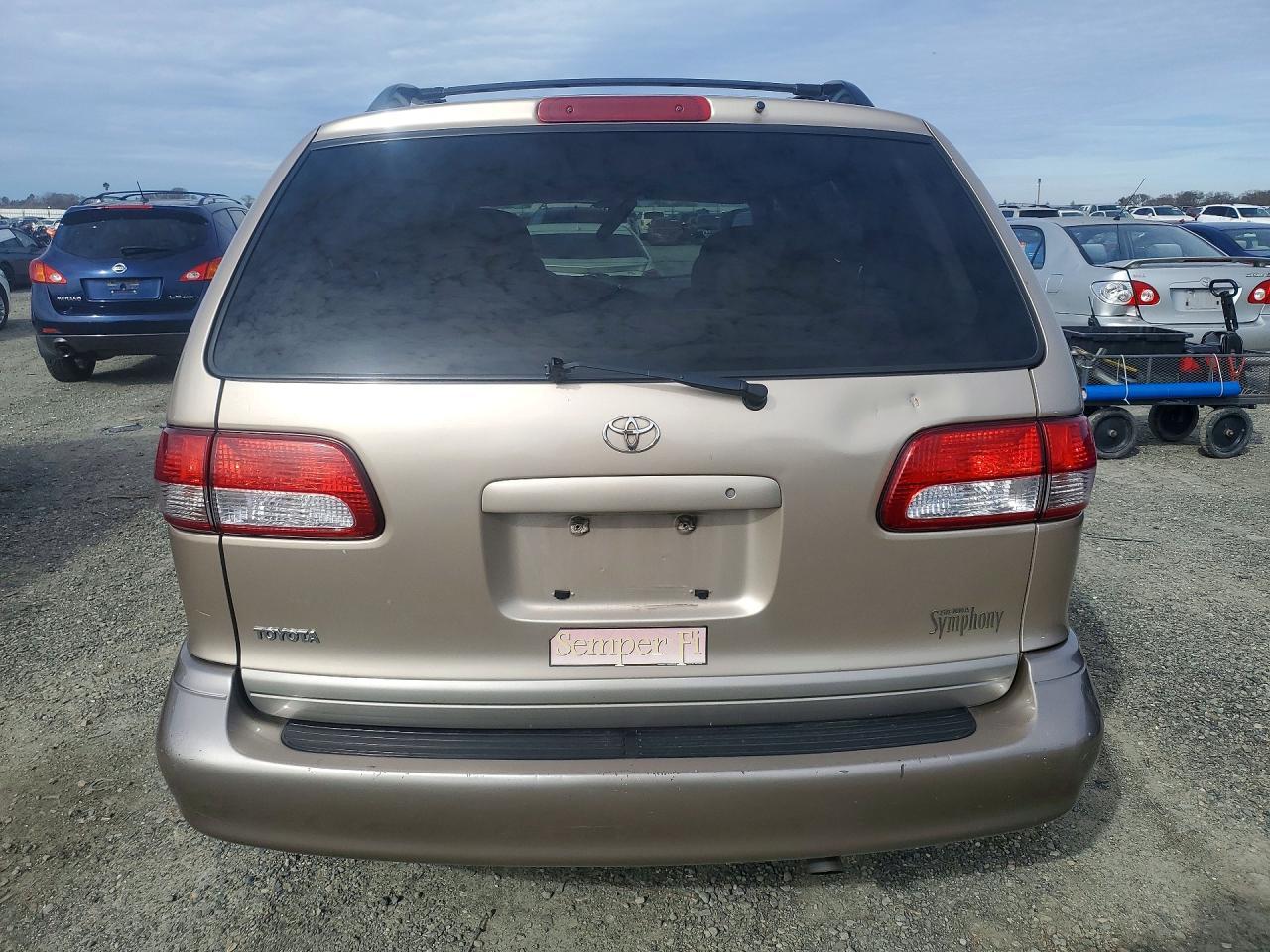 2003 Toyota Sienna le