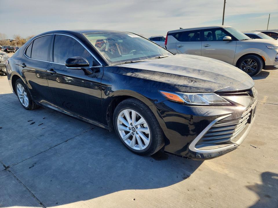 2022 Toyota Camry le